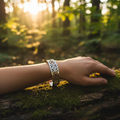 Bracciale Nodo della Strega indossato - luce dorata
