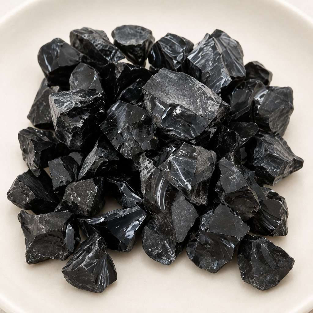 Dettaglio dell'ossidiana nera grezza