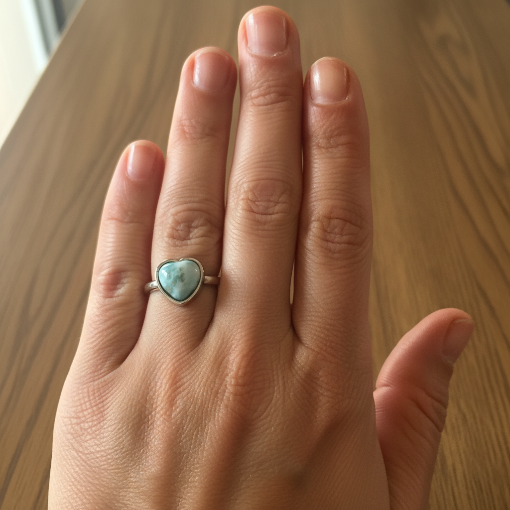 Anello larimar cuore lifestyle indossato