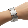 Bracciale Rigido San Benedetto indossato - luce naturale