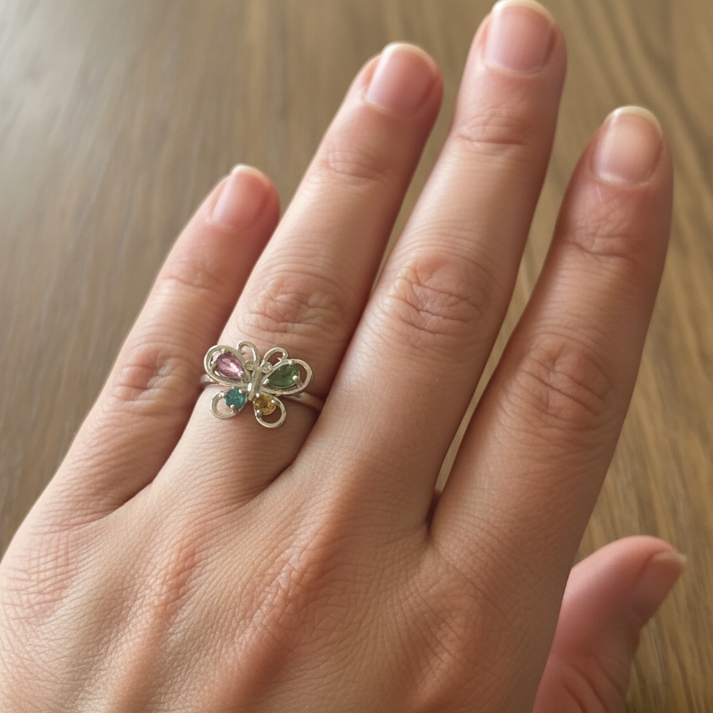 Anello farfalla tormalina lifestyle indossato