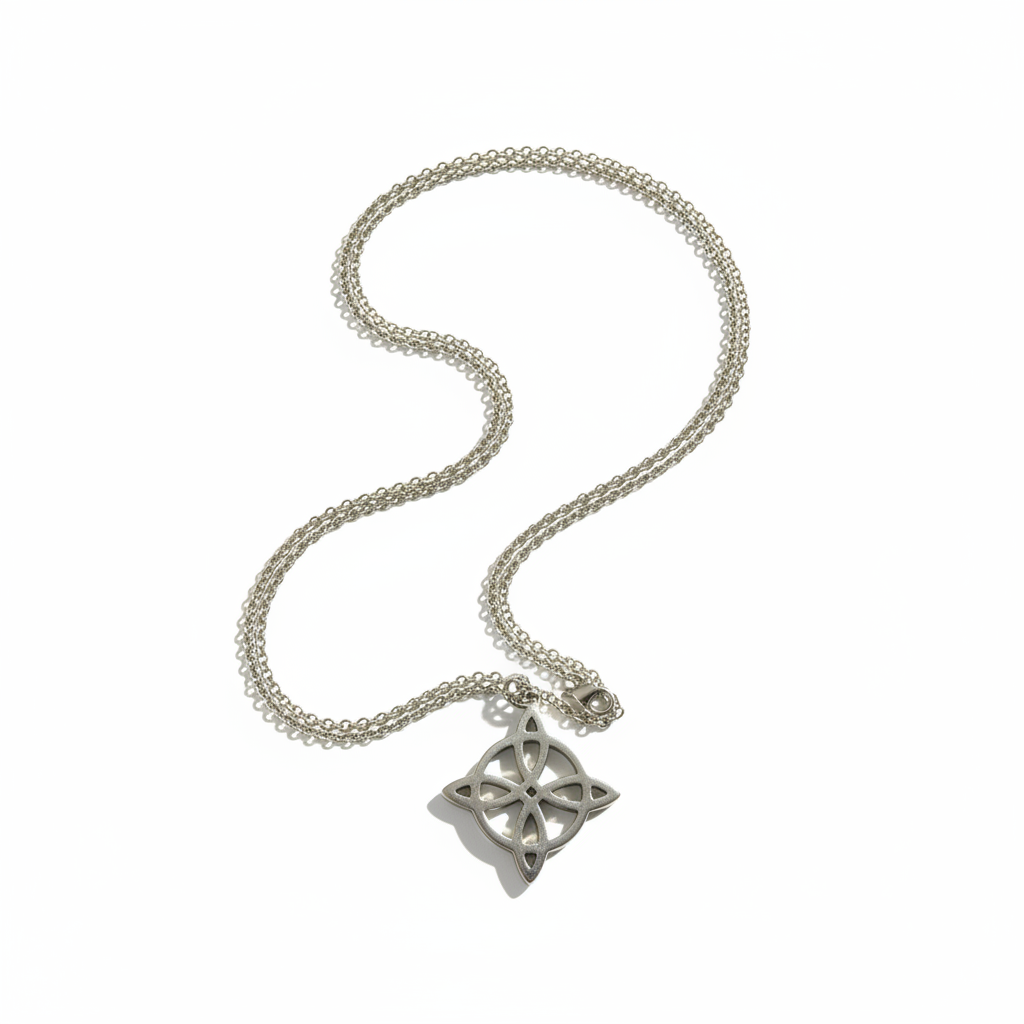 Collana Nodo della Strega flat lay sfondo bianco