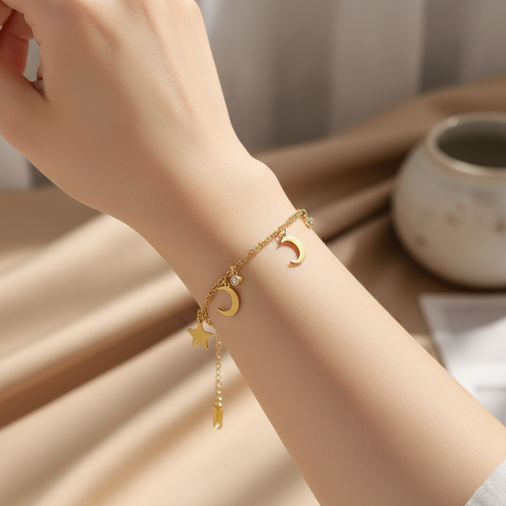Bracciale Luna e Stelle indossato al polso