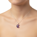Collana Luna Ametista indossata - luce naturale