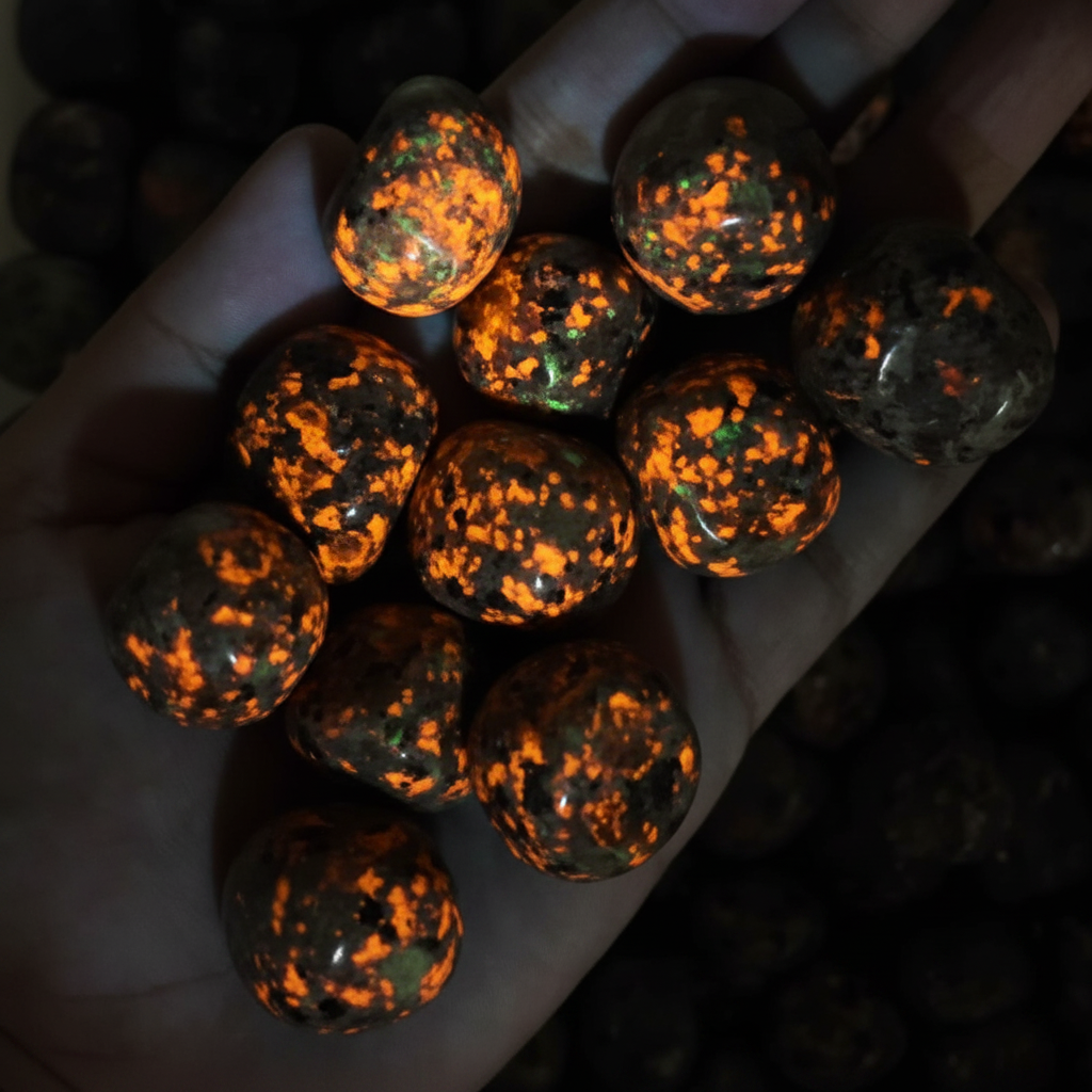 Yooperlite burattata - glow UV luce nera