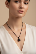 Collana Tormalina Nera Grezza indossata