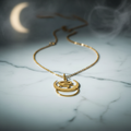 Collana Serpente e Luna gold su marmo bianco