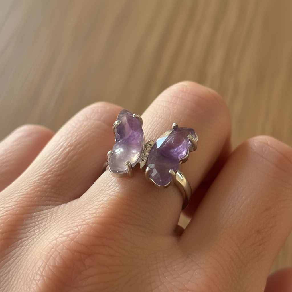 Anello farfalla ametista lifestyle indossato