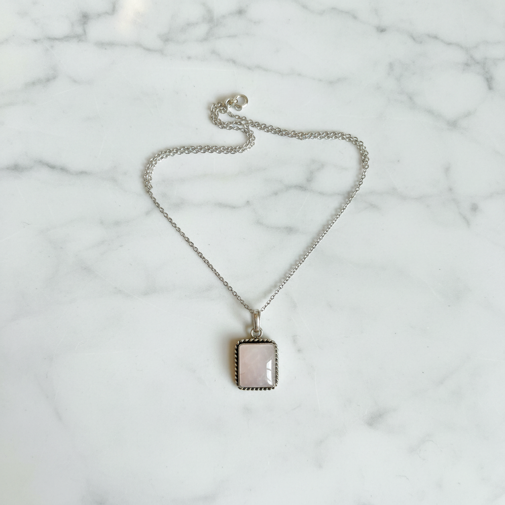 Collana con Ciondolo Vintage in Argento e Quarzo Rosa Naturale