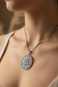 Collana Occhio della Provvidenza - indossata silver lifestyle