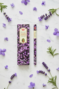 HEM Precious Lavender - flatlay su marmo bianco con lavanda