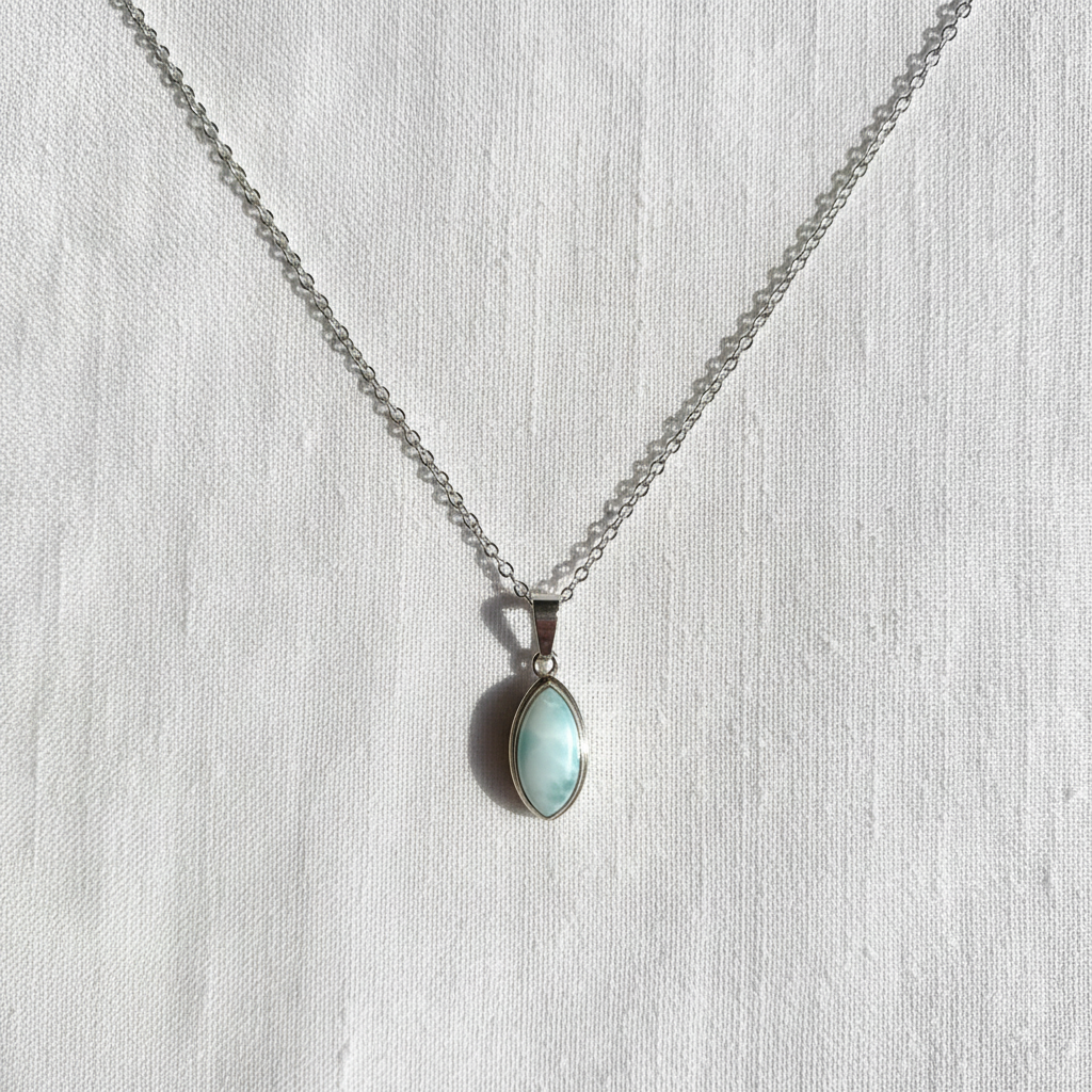 Collana con Ciondolo Ovale in Argento e Larimar Naturale