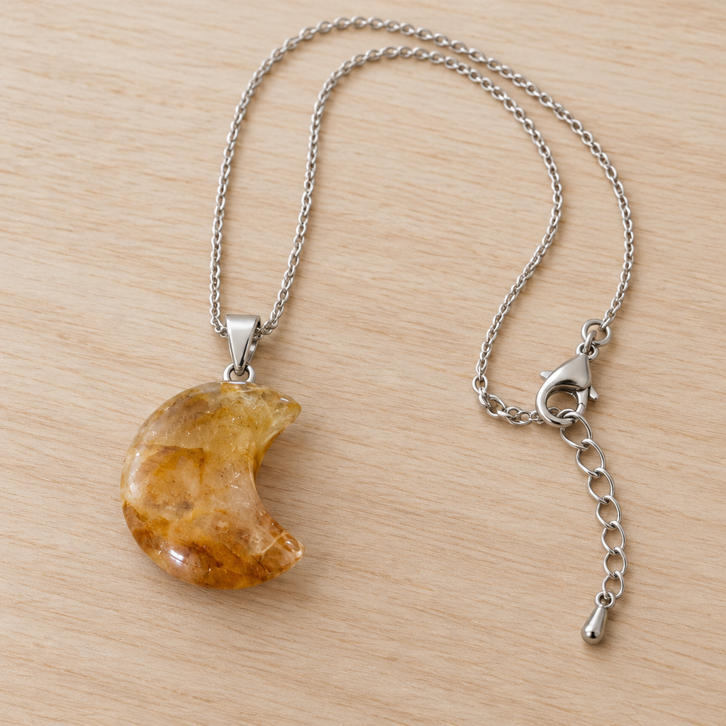 Collana Luna su legno chiaro