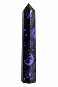Obelisco ossidiana serigrafato viola 25 × 5 cm su bianco