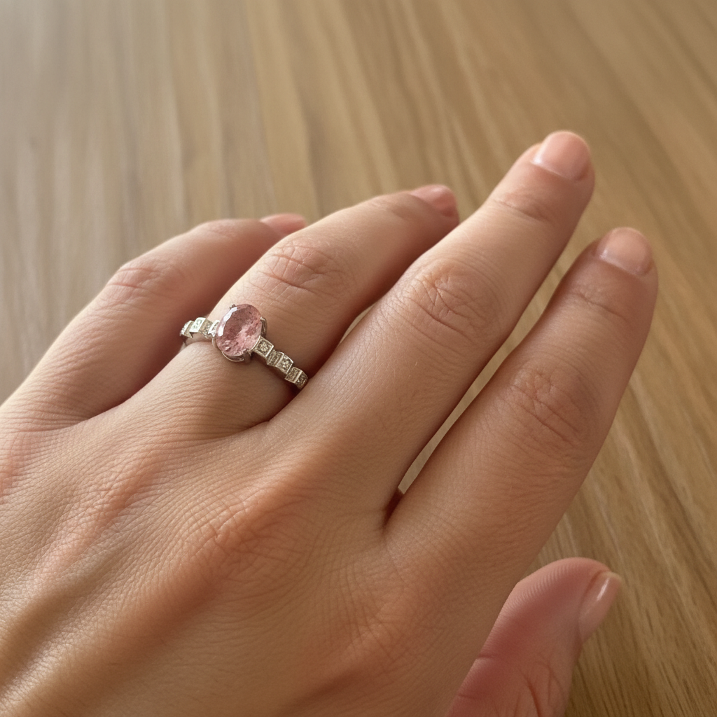 Anello quarzo fragola lifestyle indossato