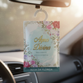 Sachet Agua Divina appeso allo specchietto auto