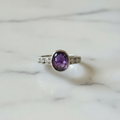 Anello ametista flatlay marmo