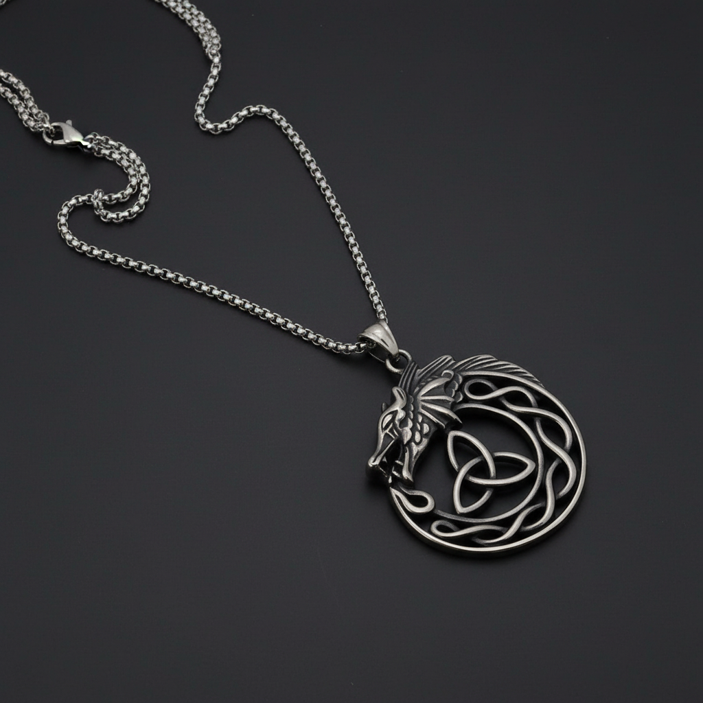 Collana Triquetra Celtica - sfondo scuro
