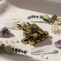 Rana fortuna ottone 4cm - fiori e cristalli su lino
