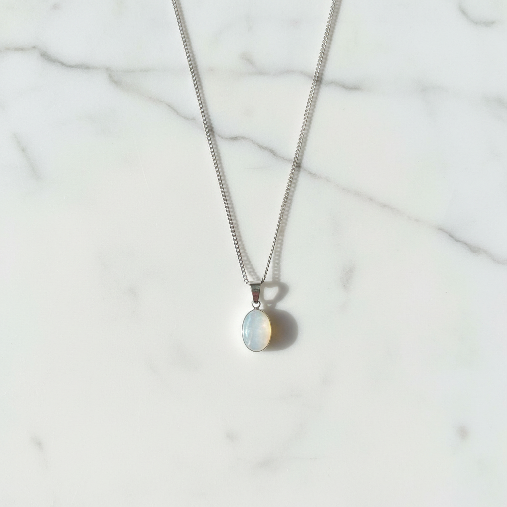 Collana con Ciondolo in Argento e Labradorite Bianca Rainbow