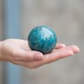 Sfera Apatite Blu - in mano