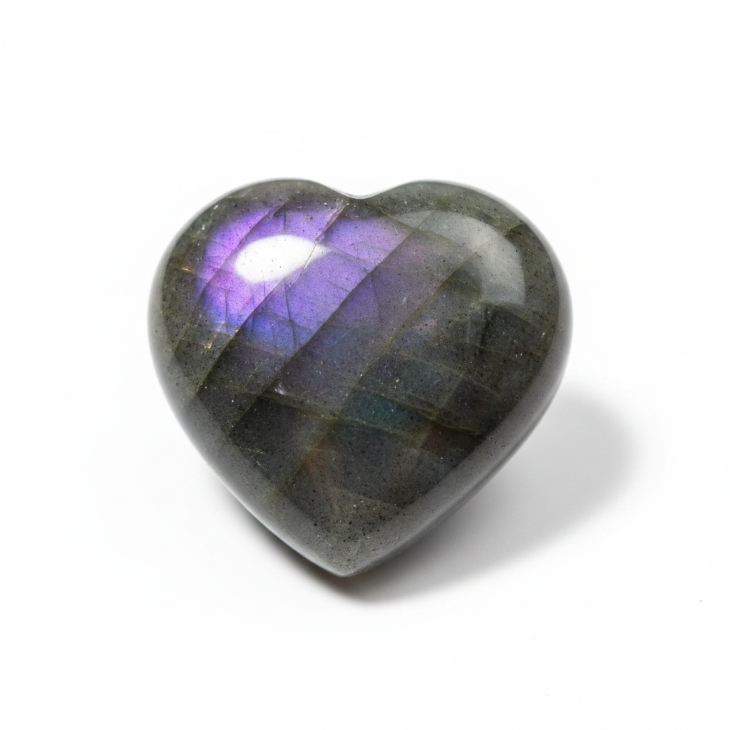 Cuore in Labradorite viola - macro close-up