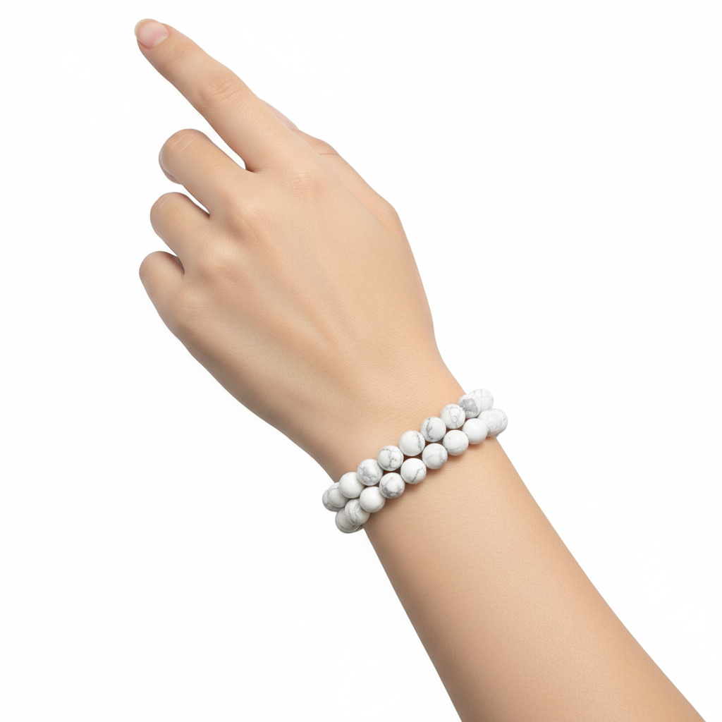 Bracciale Howlite Bianca - Indossato al polso