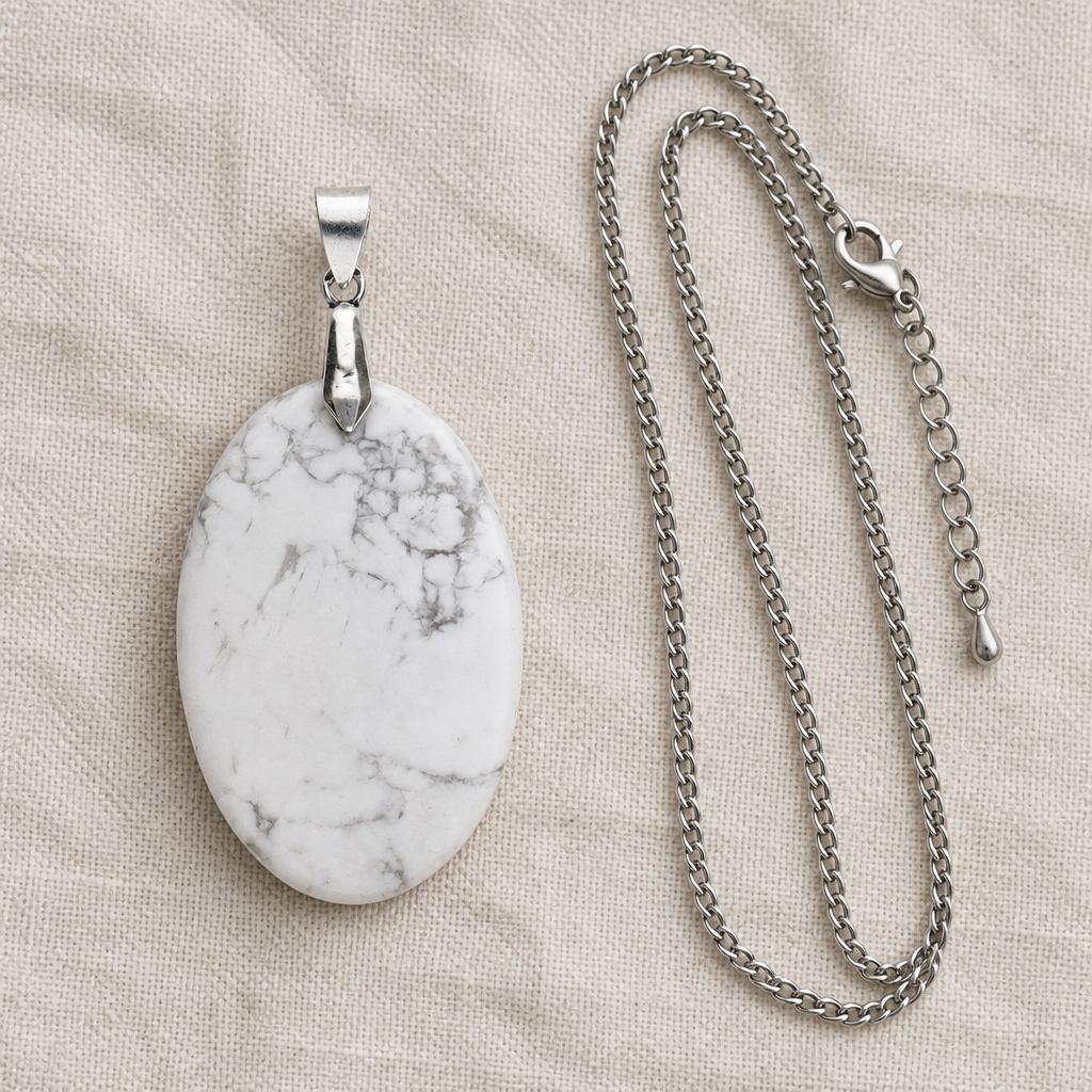 Collana con howlite su lino