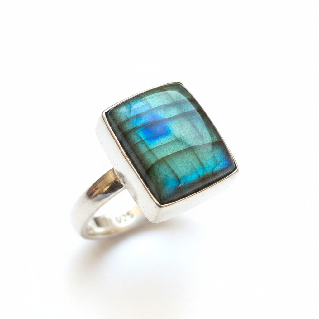 Anello labradorite verde argento macro close-up