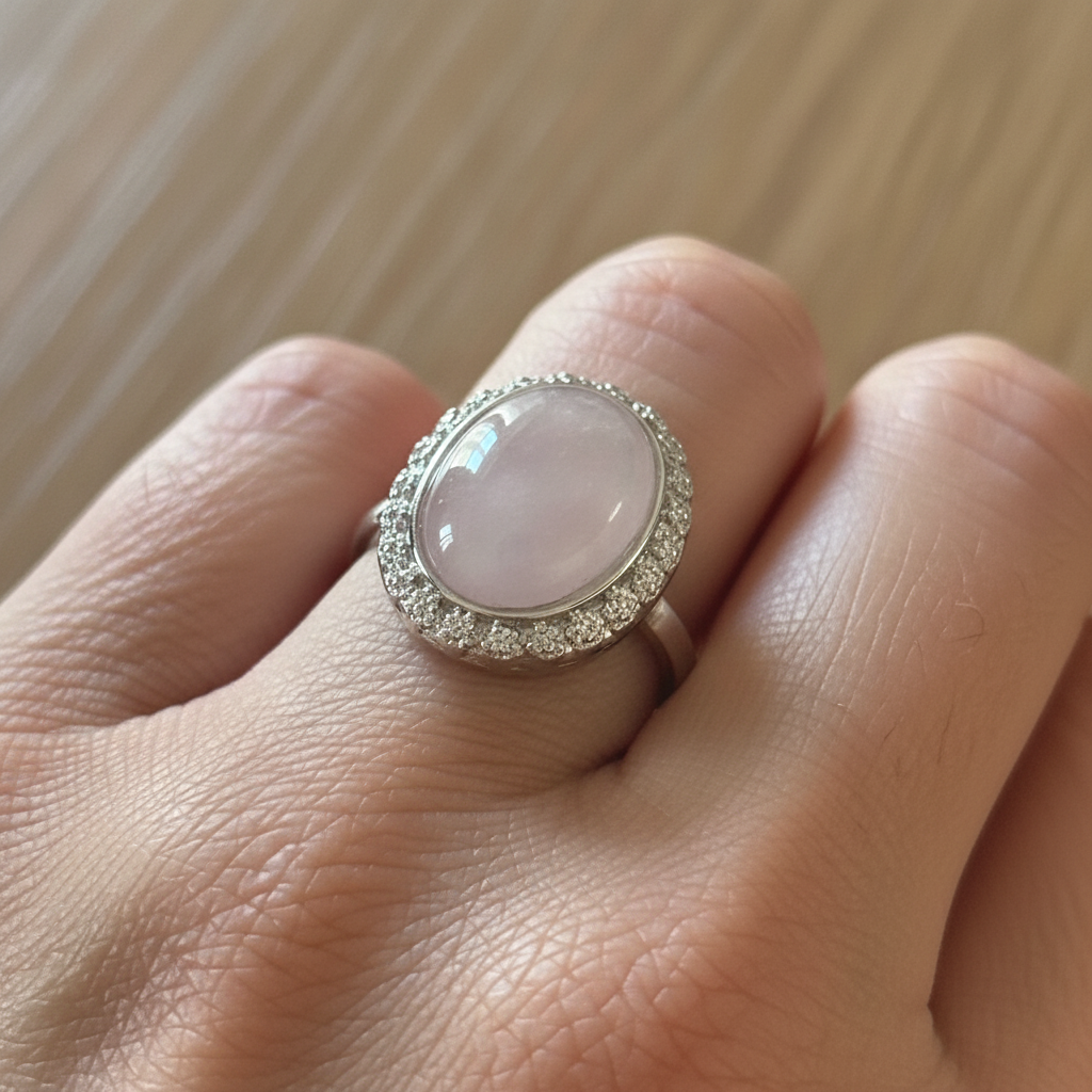 Anello quarzo rosa zirconi lifestyle