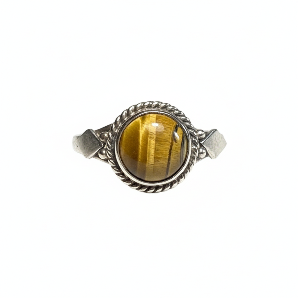 Anello Vintage in Argento con Occhio di Tigre Naturale - sfondo bianco