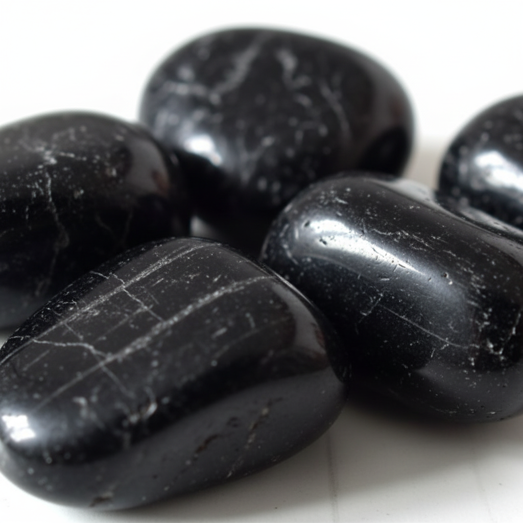 Tormalina nera burattata - macro close-up