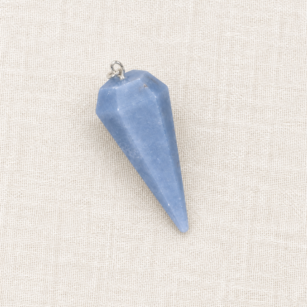 Pendolo sfaccettato in angelite su lino