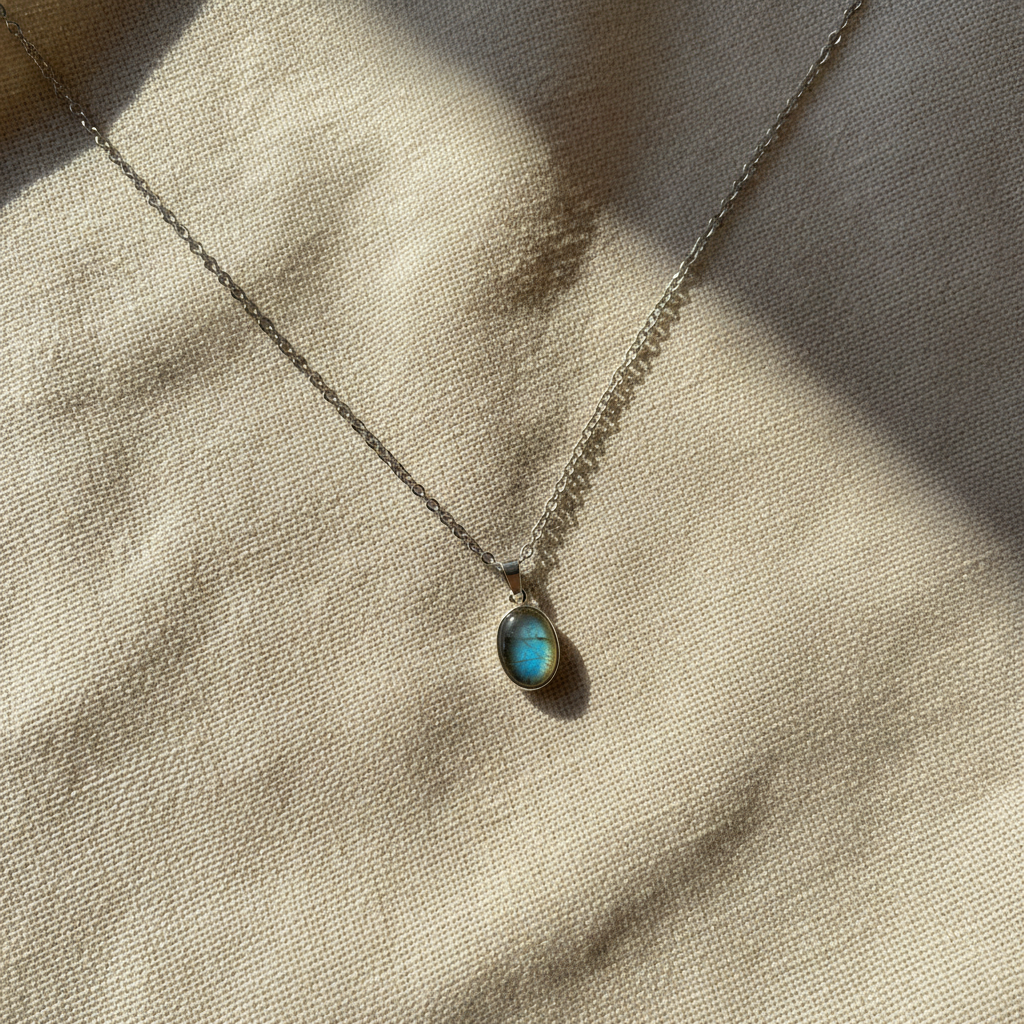 Collana con Ciondolo in Argento e Labradorite Verde Naturale