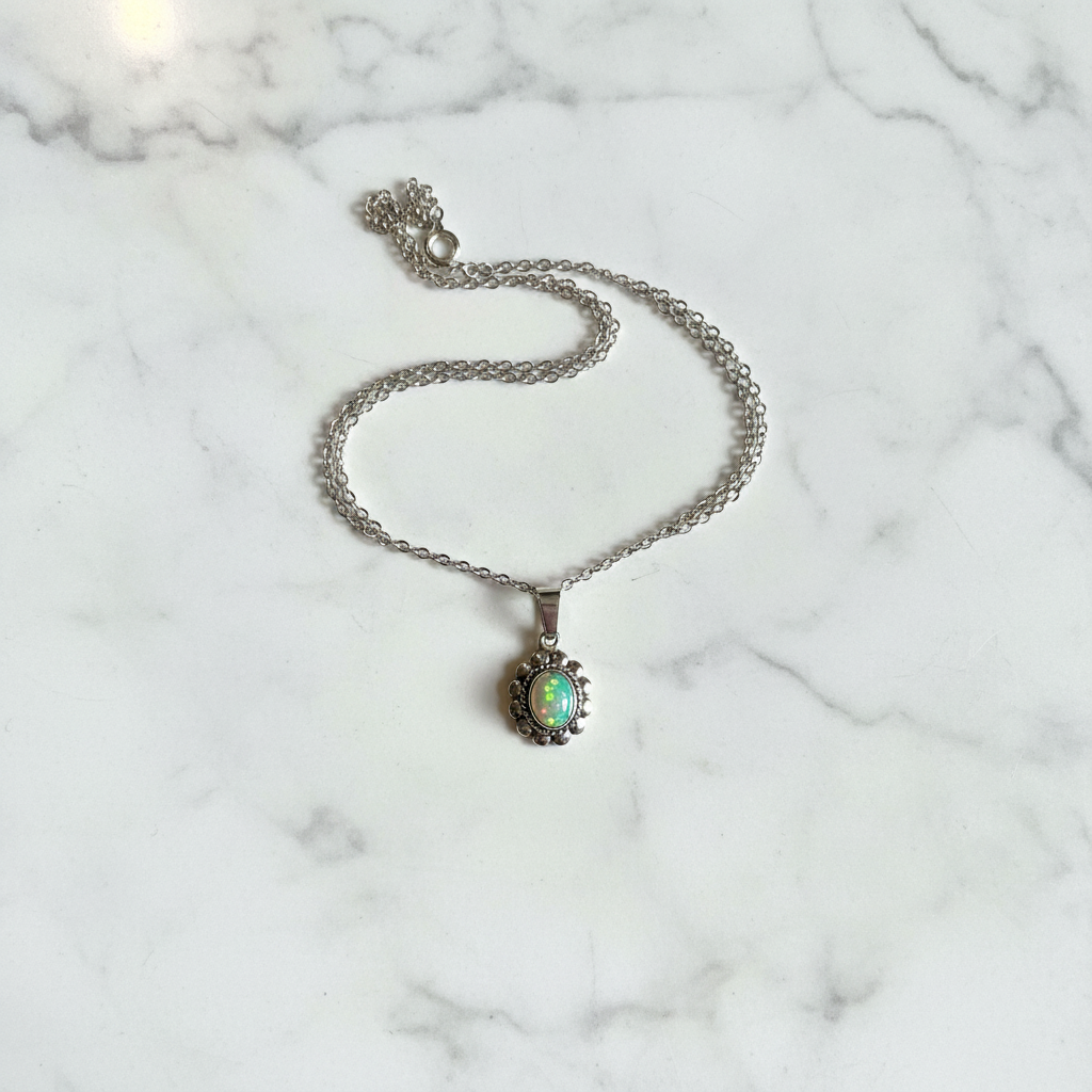 Collana con Ciondolo Vintage in Argento e Opale Arlecchino
