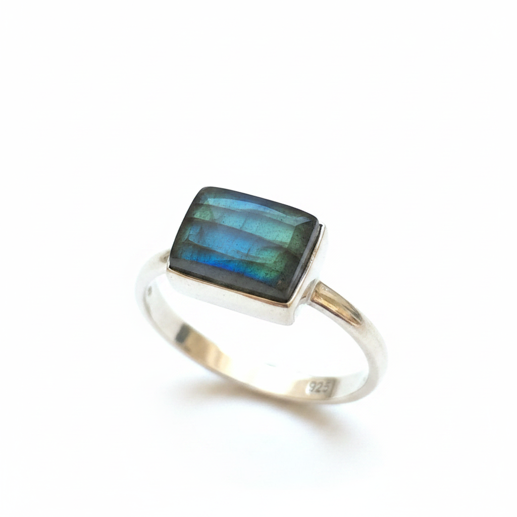 Anello labradorite verde argento macro close-up