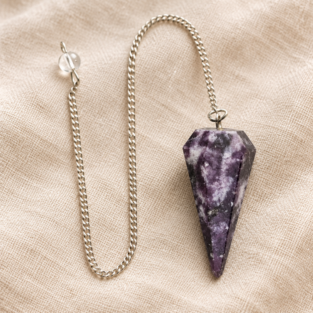 Pendolo in lepidolite su lino
