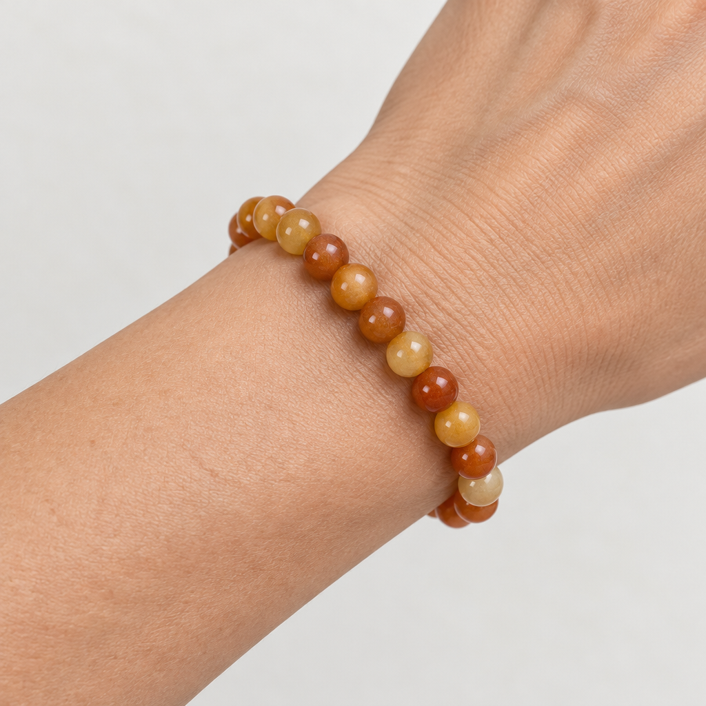 Bracciale in avventurina rossa indossato al polso