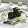 Cane Alato in Giada Verde - fiori e cristalli
