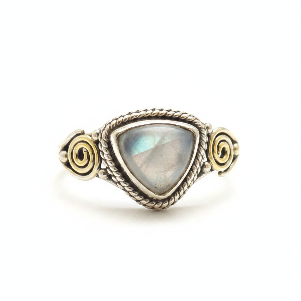 Anello labradorite bianca argento macro close-up