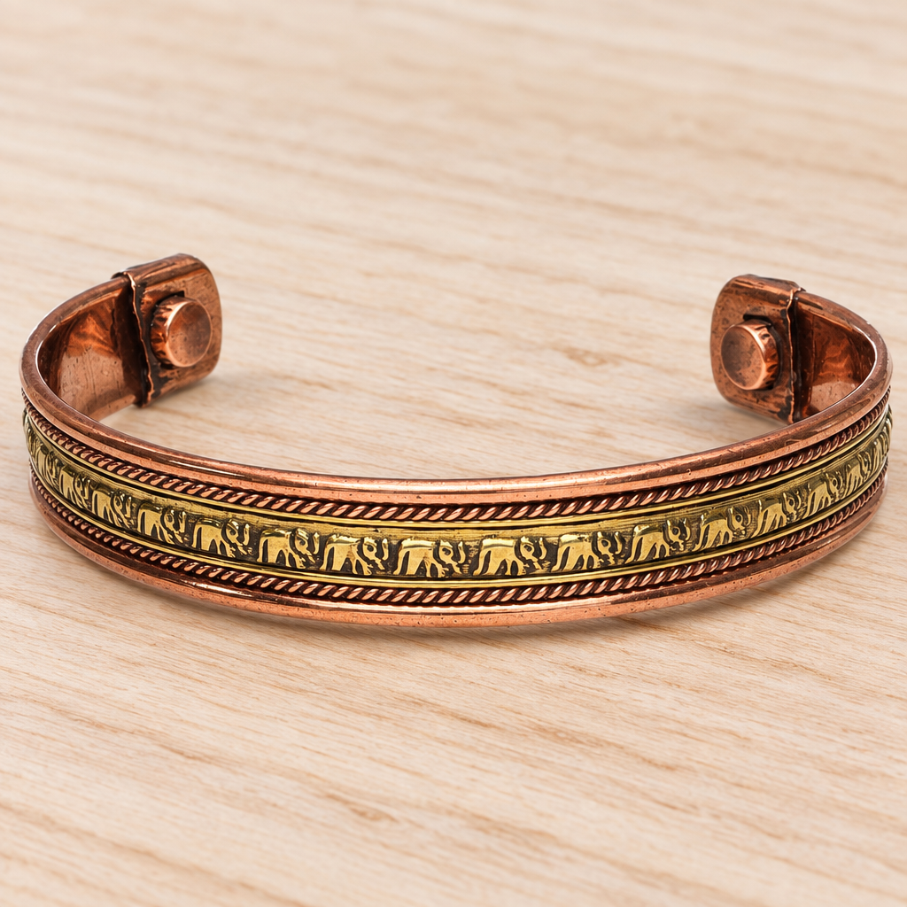 Bracciale in rame con elefante su legno