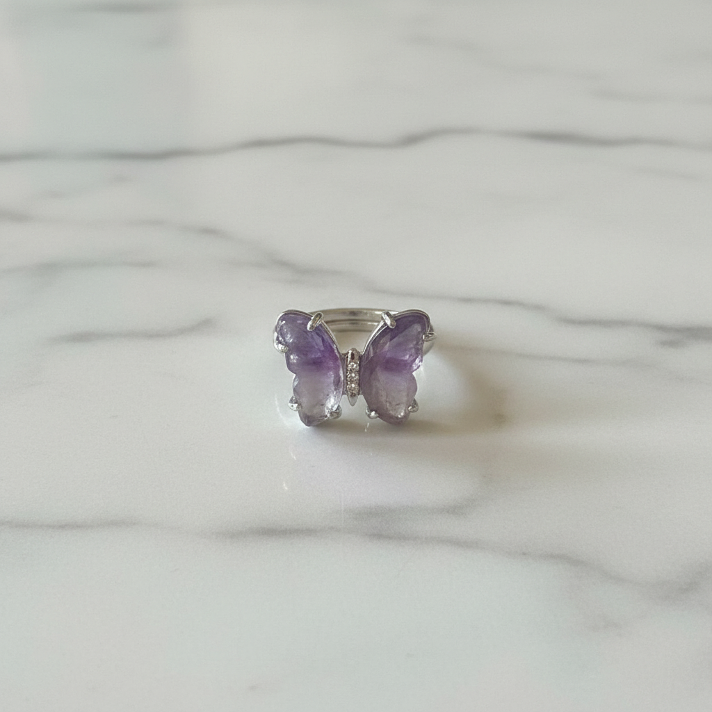 Anello farfalla ametista flatlay marmo
