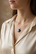 Collana Luna Lapislazzuli indossata al collo