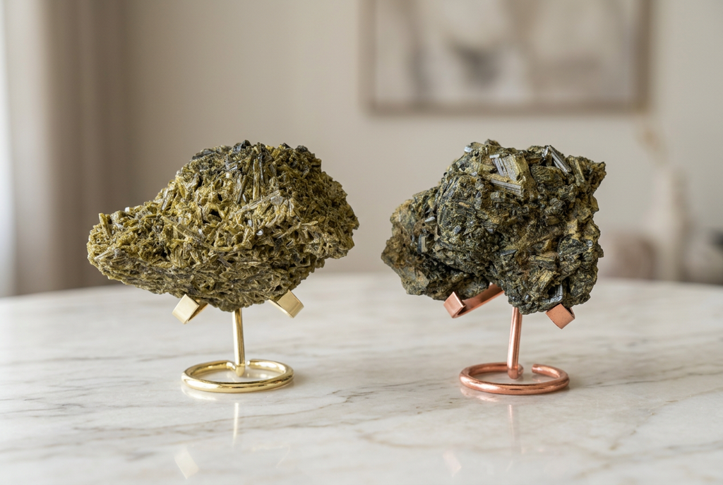 Tormaline con base su tavolo