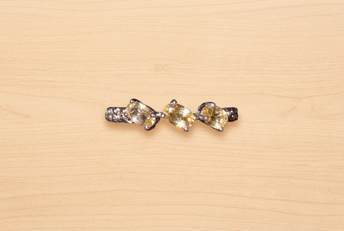 Anello 317 orizzontale su legno chiaro