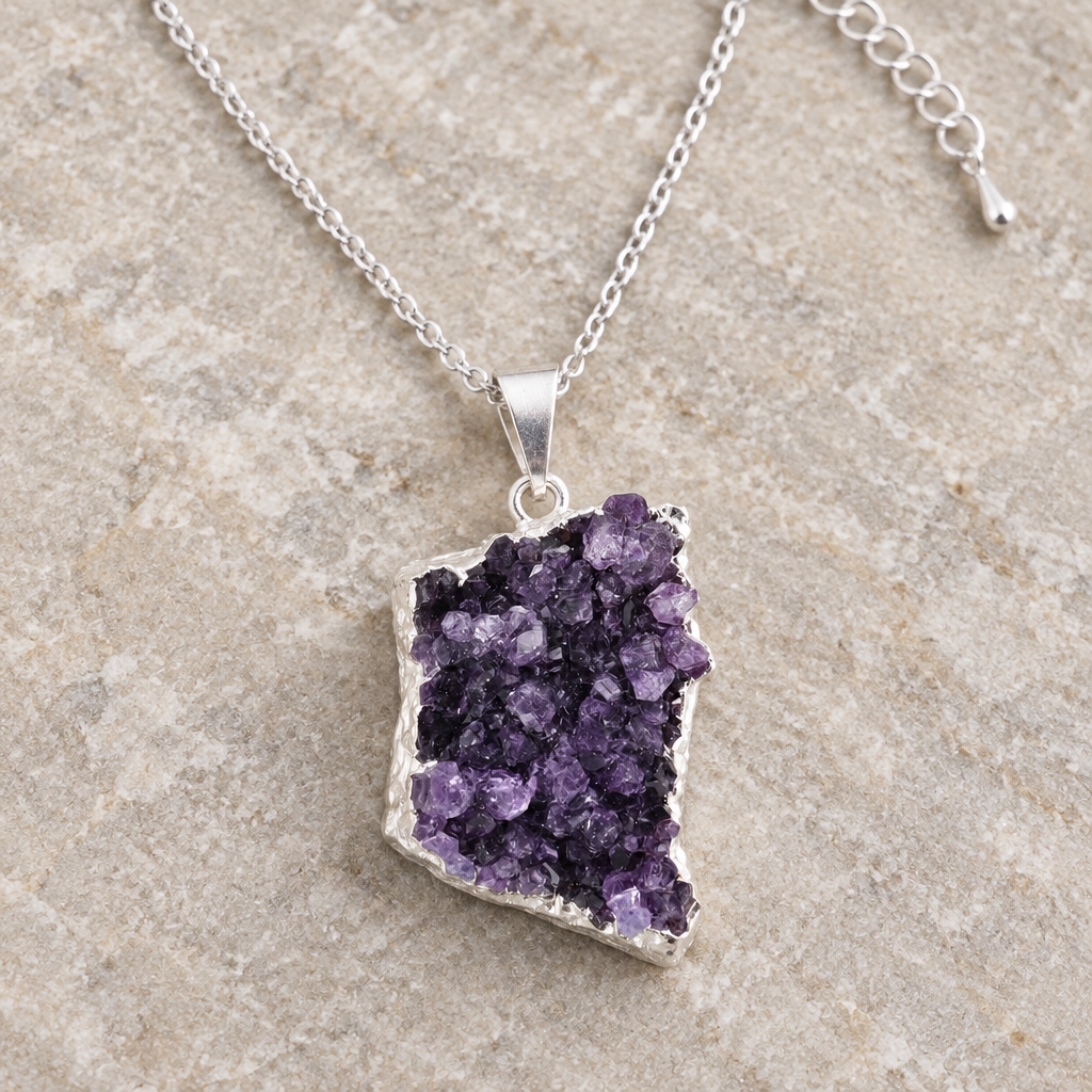 Dettaglio dei cristalli del druzy di ametista