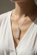 Collana Gabbia Selenite indossata