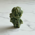 Dobby Folletto in Giada Verde - flatlay su marmo