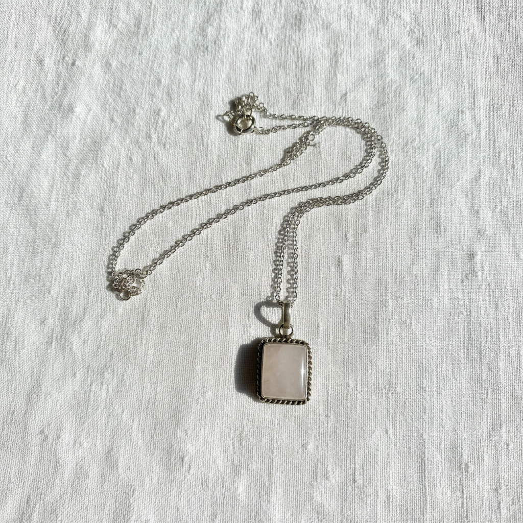 Collana con Ciondolo Vintage in Argento e Quarzo Rosa Naturale