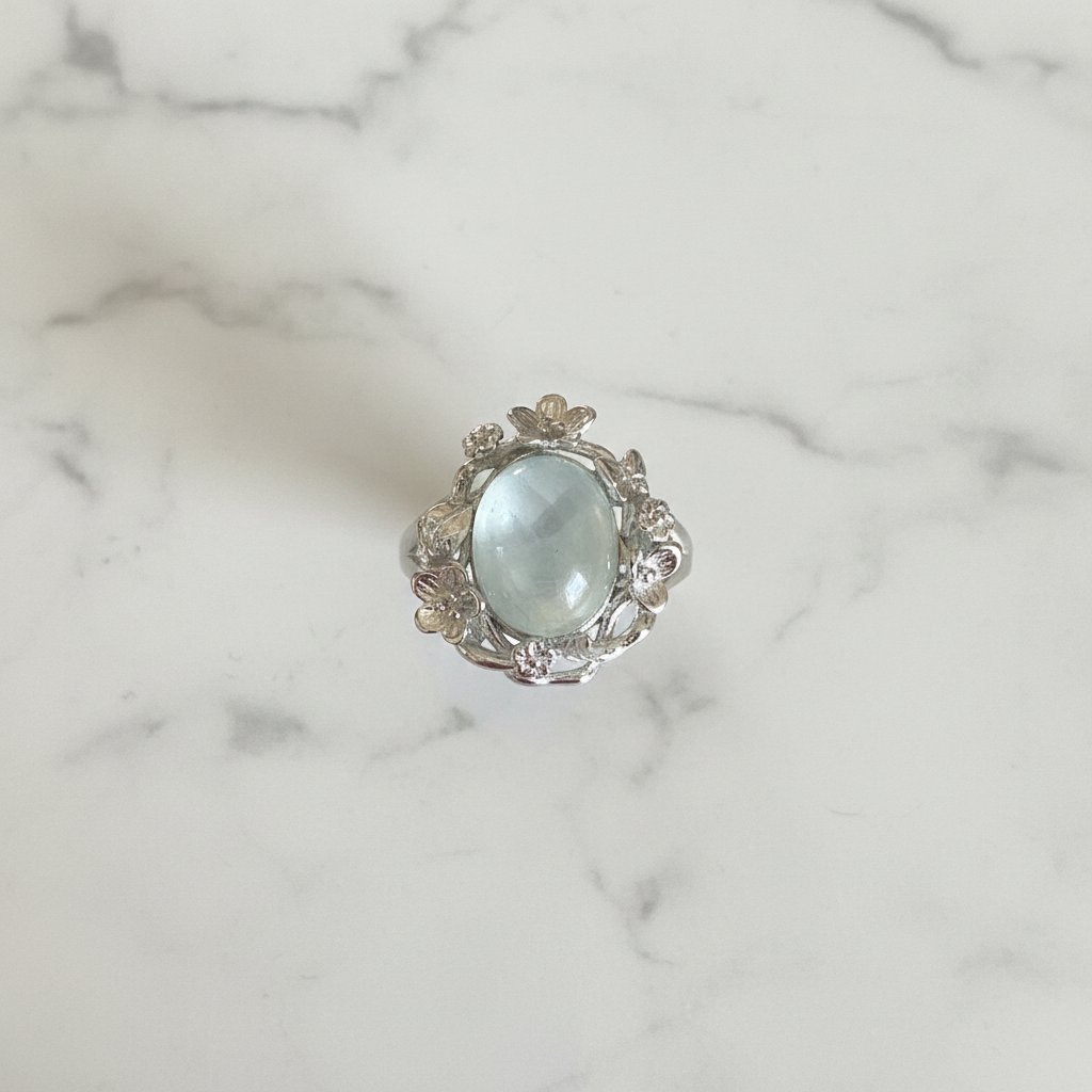 Anello acquamarina flatlay marmo